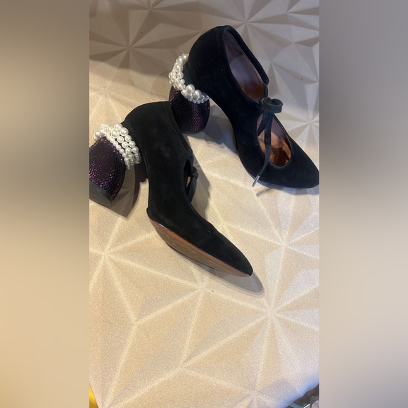 Dries Van Noten Black Velvet Heels with Pearl Detail - Picture 5 of 10